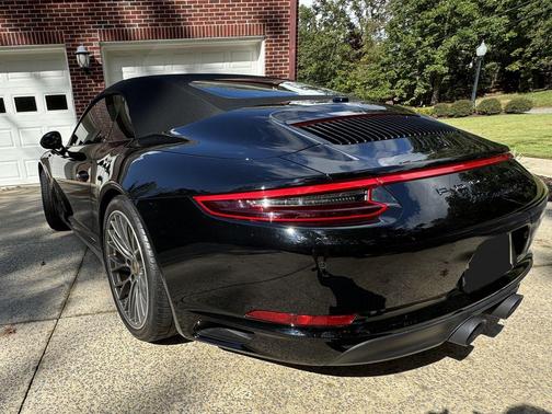2019 Porsche 911 Carrera 4S Cabriolet