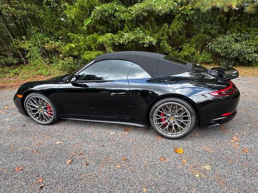 2019 Porsche 911 Carrera 4S Cabriolet