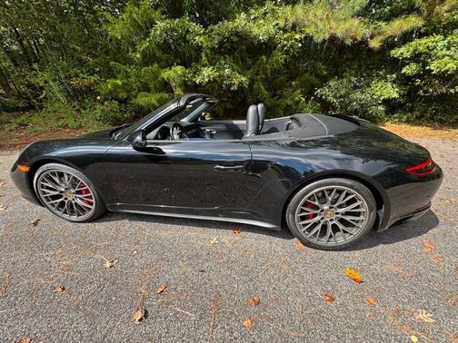 2019 Porsche 911 Carrera 4S Cabriolet