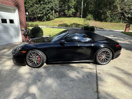 2019 Porsche 911 Carrera 4S Cabriolet