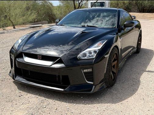 Jet Black 2020 Nissan GT-R Premium Dual-clutch 6-Speed Transmission