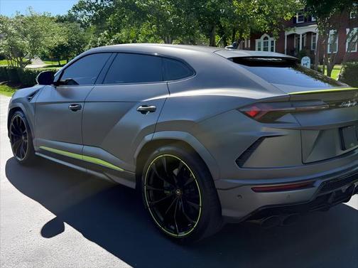 2022 Lamborghini Urus Graphite Capsule