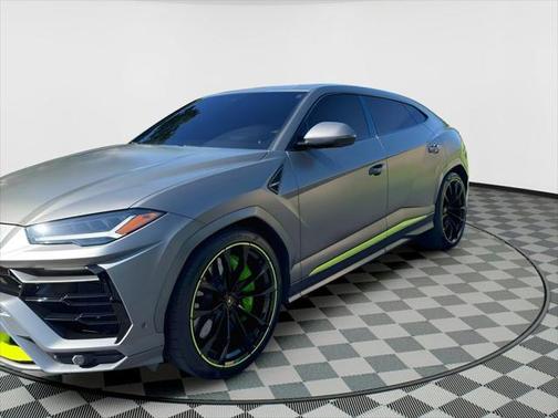 2022 Lamborghini Urus Graphite Capsule
