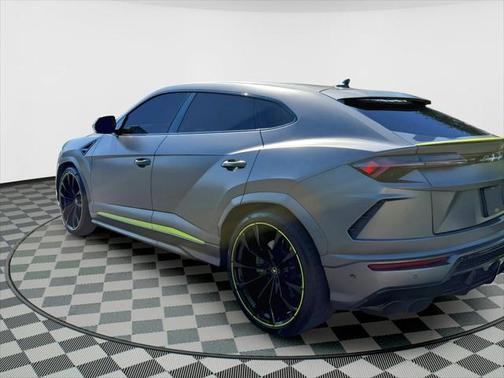 2022 Lamborghini Urus Graphite Capsule