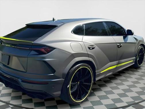 2022 Lamborghini Urus Graphite Capsule