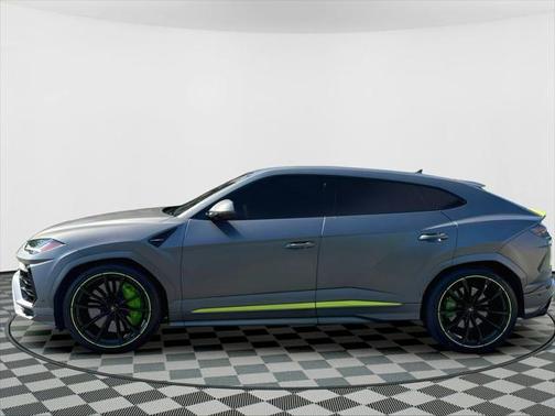 2022 Lamborghini Urus Graphite Capsule
