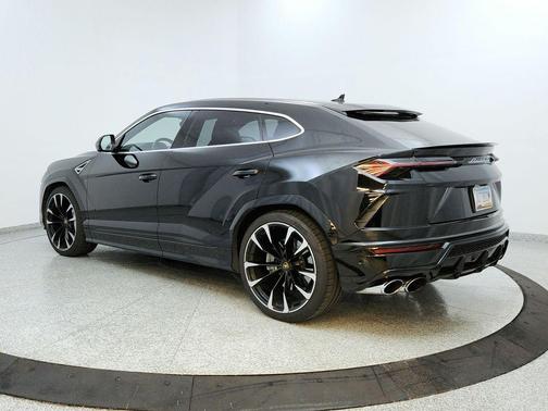 2022 Lamborghini Urus Graphite Capsule