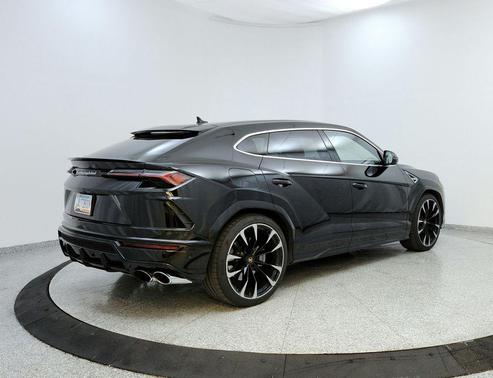 2022 Lamborghini Urus Graphite Capsule