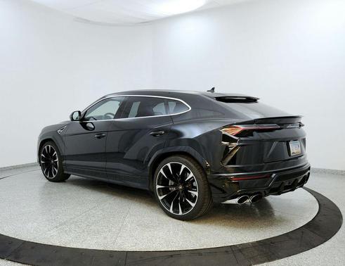 2022 Lamborghini Urus Graphite Capsule