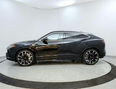 2022 Lamborghini Urus Graphite Capsule
