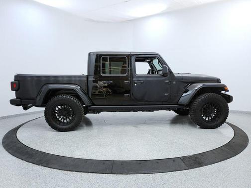 2025 Jeep Gladiator Nighthawk