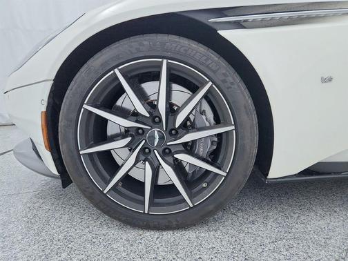 2018 Aston Martin DB11 Base