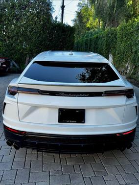 2022 Lamborghini Urus Base