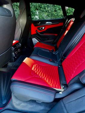 2022 Lamborghini Urus Base