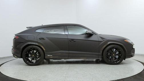 2023 Lamborghini Urus Performante