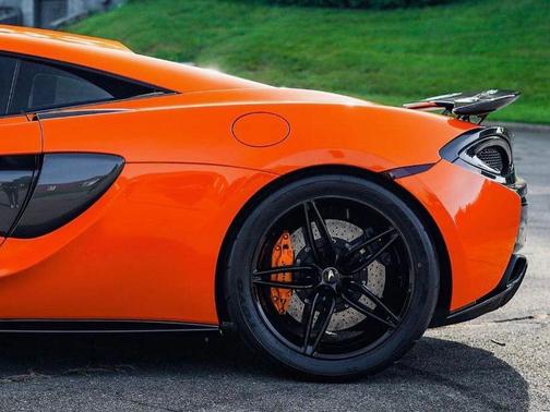 2017 McLaren 570S Base