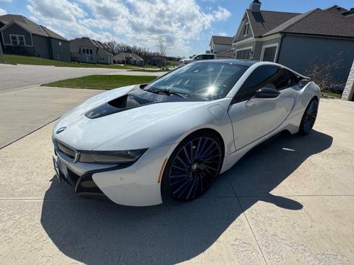 Crystal White Pearl Metallic w/BMW i Frozen Blue 2015 BMW i8 Base