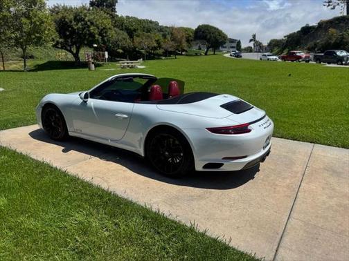 2018 Porsche 911 Carrera GTS
