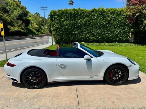 2018 Porsche 911 Carrera GTS