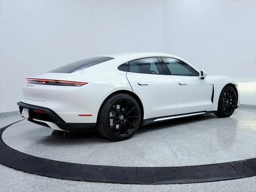 2021 Porsche Taycan Turbo