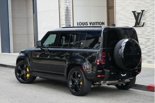 2023 Land Rover Defender 110 SE
