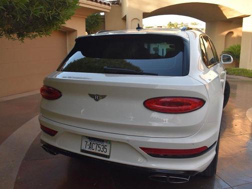 Glacier White 2021 Bentley Bentayga V8
