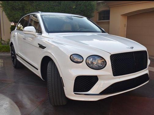 Glacier White 2021 Bentley Bentayga V8