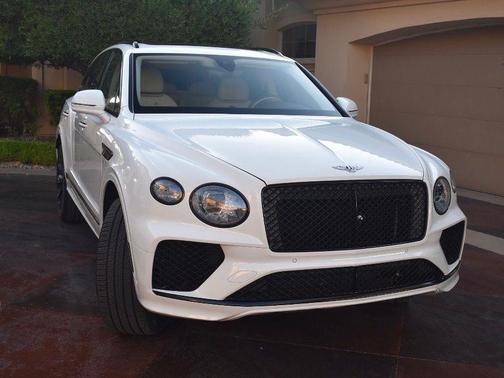 Glacier White 2021 Bentley Bentayga V8