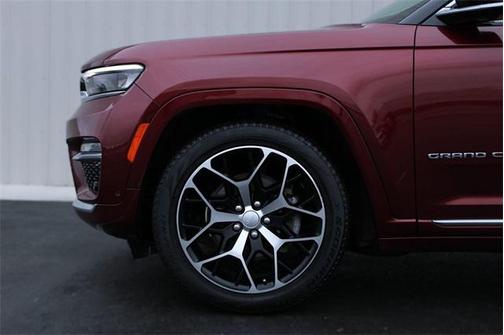 2022 Jeep Grand Cherokee Summit