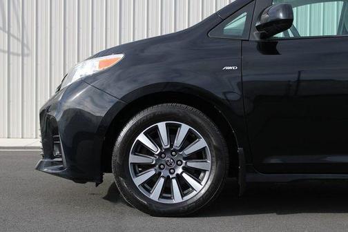 2018 Toyota Sienna LE