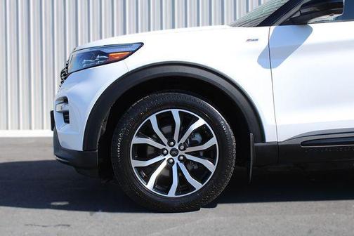 Star White Metallic Tri-Coat 2023 Ford Explorer ST-Line