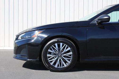 Super Black Clearcoat 2025 Nissan Altima 2.5 SV