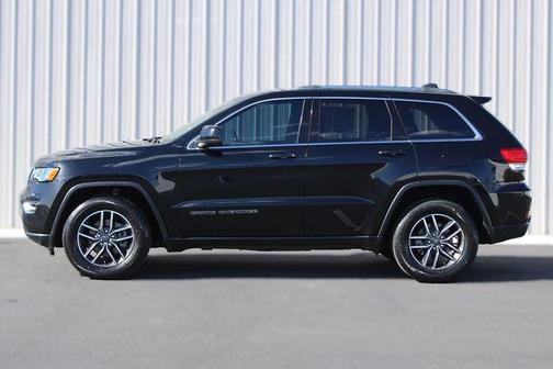 Diamond Black Crystal Pearlcoat 2019 Jeep Grand Cherokee Laredo