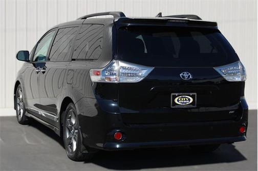 2019 Toyota Sienna SE
