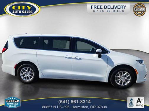 Bright White Clearcoat 2023 Chrysler Pacifica Touring