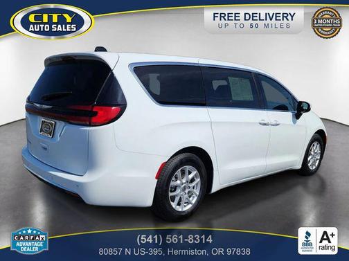 Bright White Clearcoat 2023 Chrysler Pacifica Touring