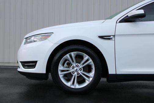 2017 Ford Taurus SEL