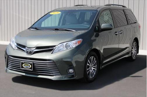 2020 Toyota Sienna XLE