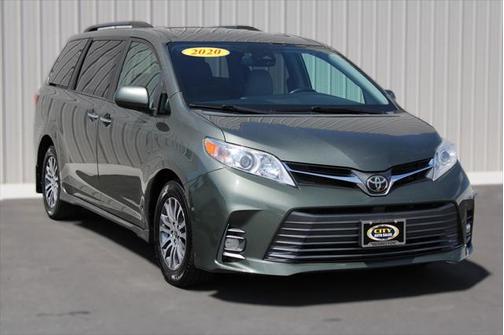 2020 Toyota Sienna XLE