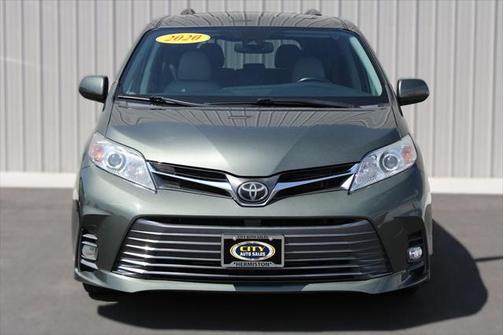 2020 Toyota Sienna XLE