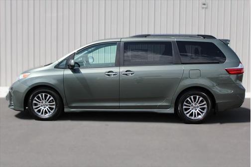 2020 Toyota Sienna XLE