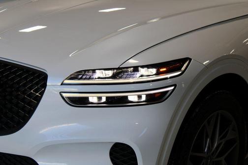 Uyuni White 2023 Genesis GV70 2.5T