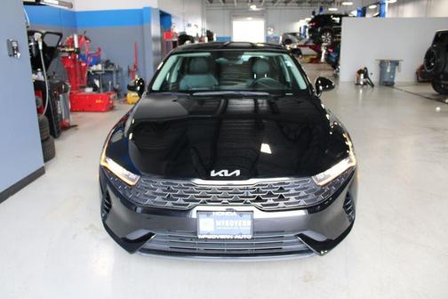Ebony Black 2022 Kia K5 EX