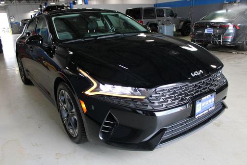 Ebony Black 2022 Kia K5 EX