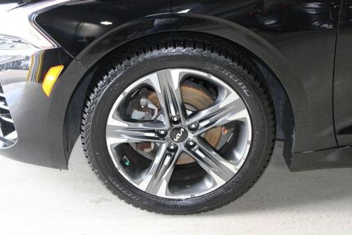 Ebony Black 2022 Kia K5 EX