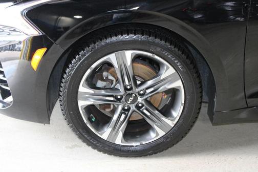 Ebony Black 2022 Kia K5 EX