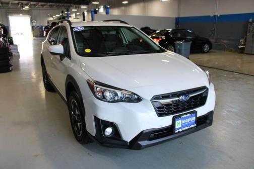 Crystal White Pearl 2018 Subaru Crosstrek 2.0i Premium