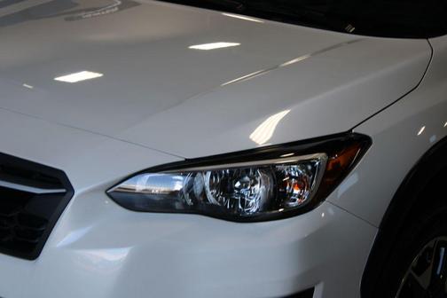 Crystal White Pearl 2018 Subaru Crosstrek 2.0i Premium
