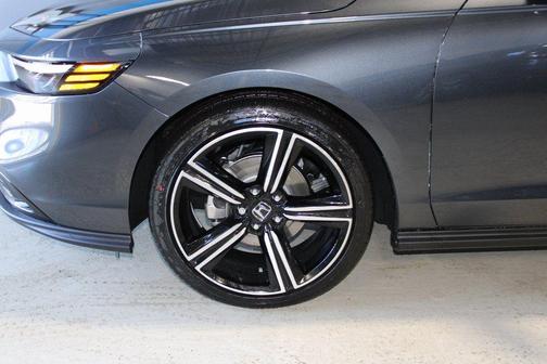 Meteorite Gray Metallic 2026 Honda Accord SE