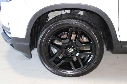 Platinum White Pearl 2024 Honda Passport Black Edition